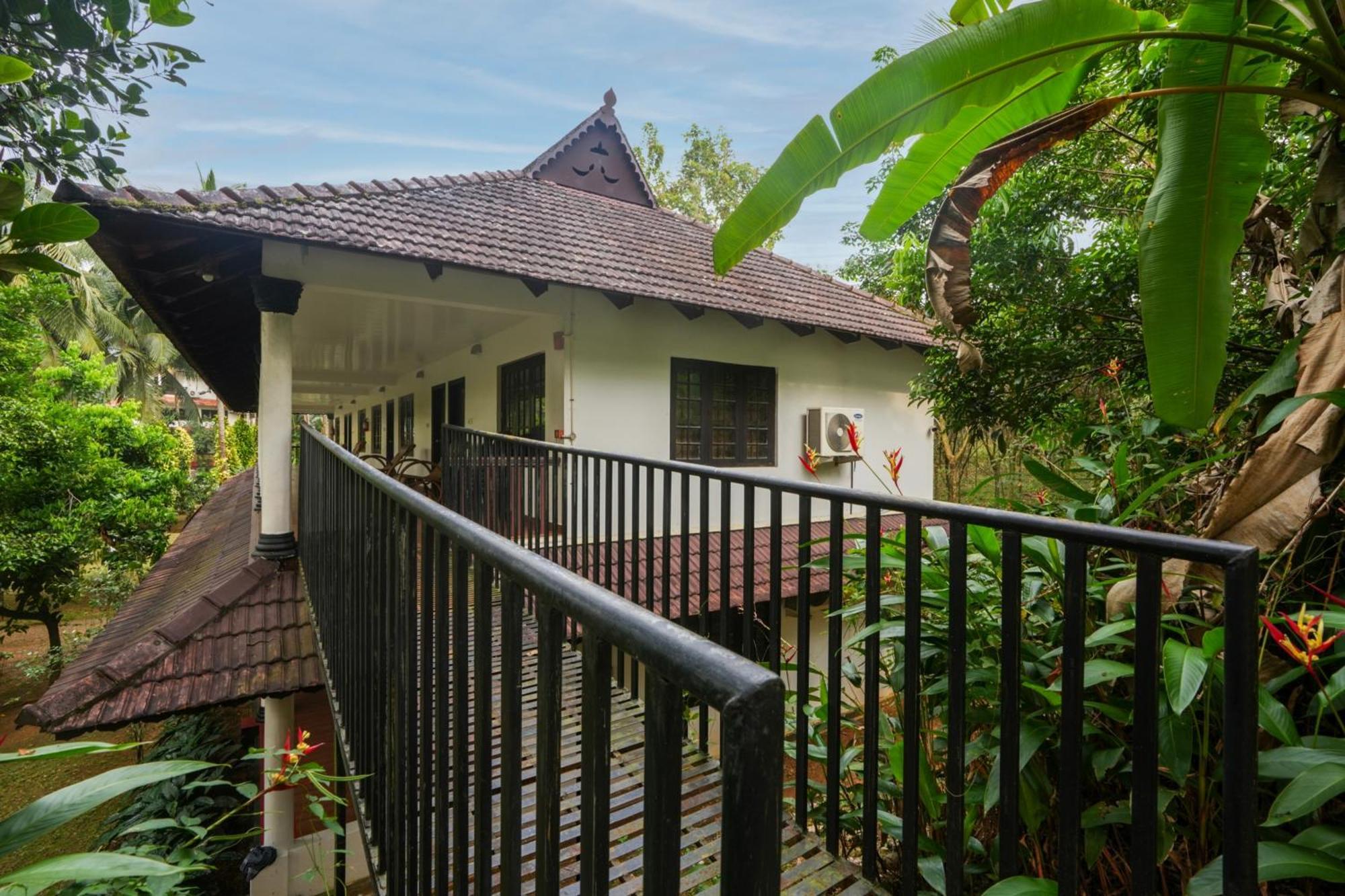 Palette Resorts- Tapovan Green County Thattakad Exterior photo